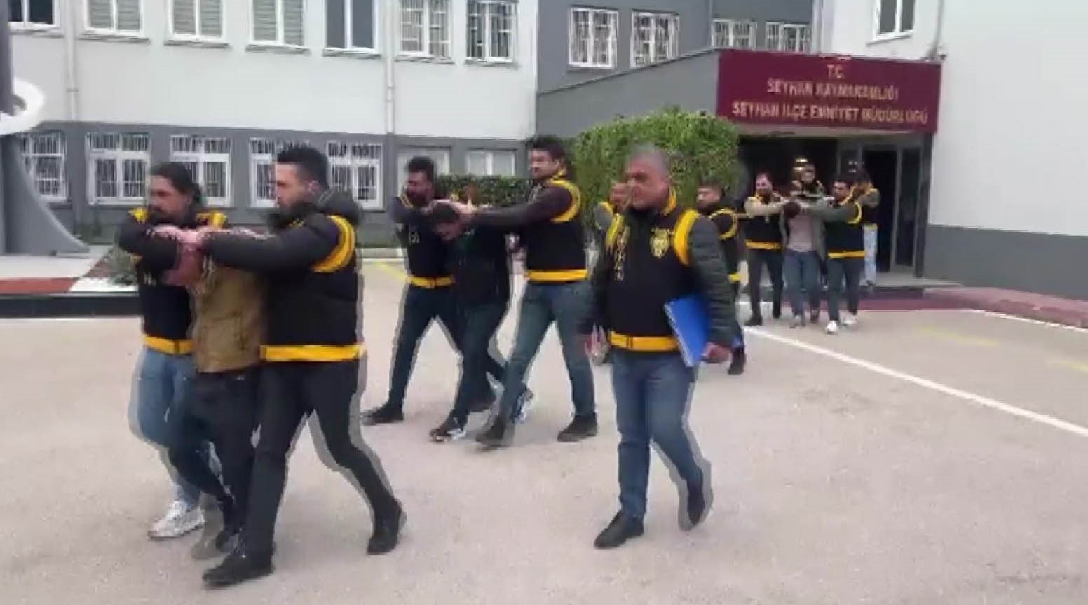 aractan ates acanlara evden karsilik verildi vatandas vuruldu 7 tutuklama 0 rmSc3Ple