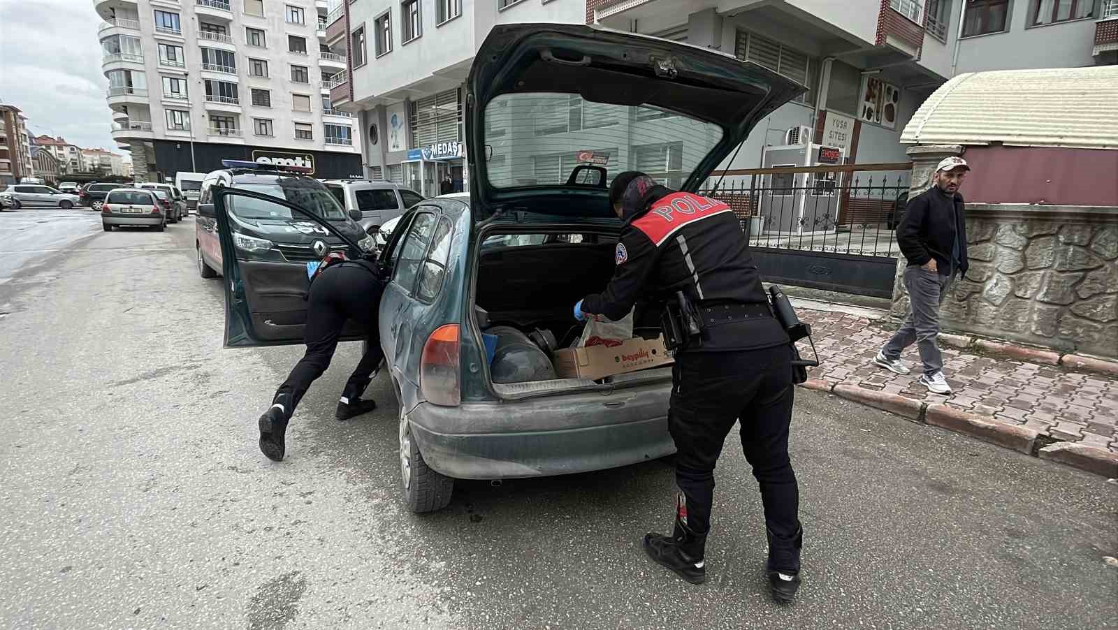 aractan uyusturucu maddeyi attilar yakalaninca uzerimde bir sey yok savunmasi yaptilar 1 amdudhiK