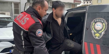 aractan-uyusturucu-maddeyi-attilar-yakalaninca-uzerimde-bir-sey-yok-savunmasi-yaptilar-tC12cE2H.jpg