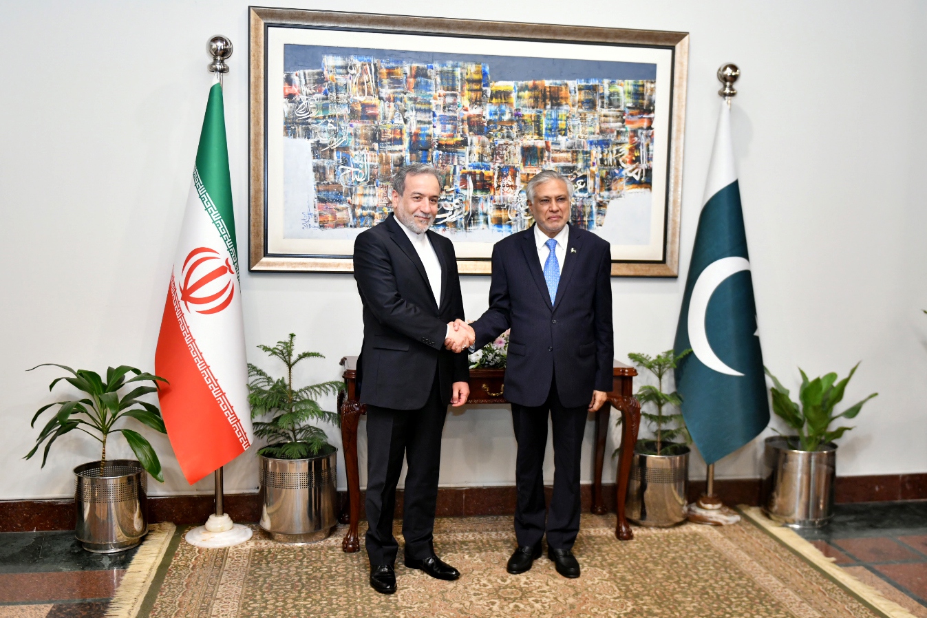 arakci pakistanli mevkidasi dar ve pakistan genelkurmay baskani munir ile gorustu 1 UqtKmwbE