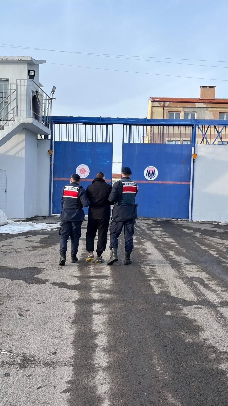 aranan sahis sahte kimlik ile yakalandi 2 jB5KnyOQ