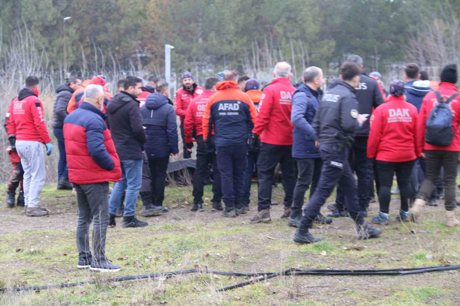 arandigi yerden 2 kilometre otede bulunan ogretmenin cenazesi otopsi icin morga kaldirildi 5 QW3dpYCi