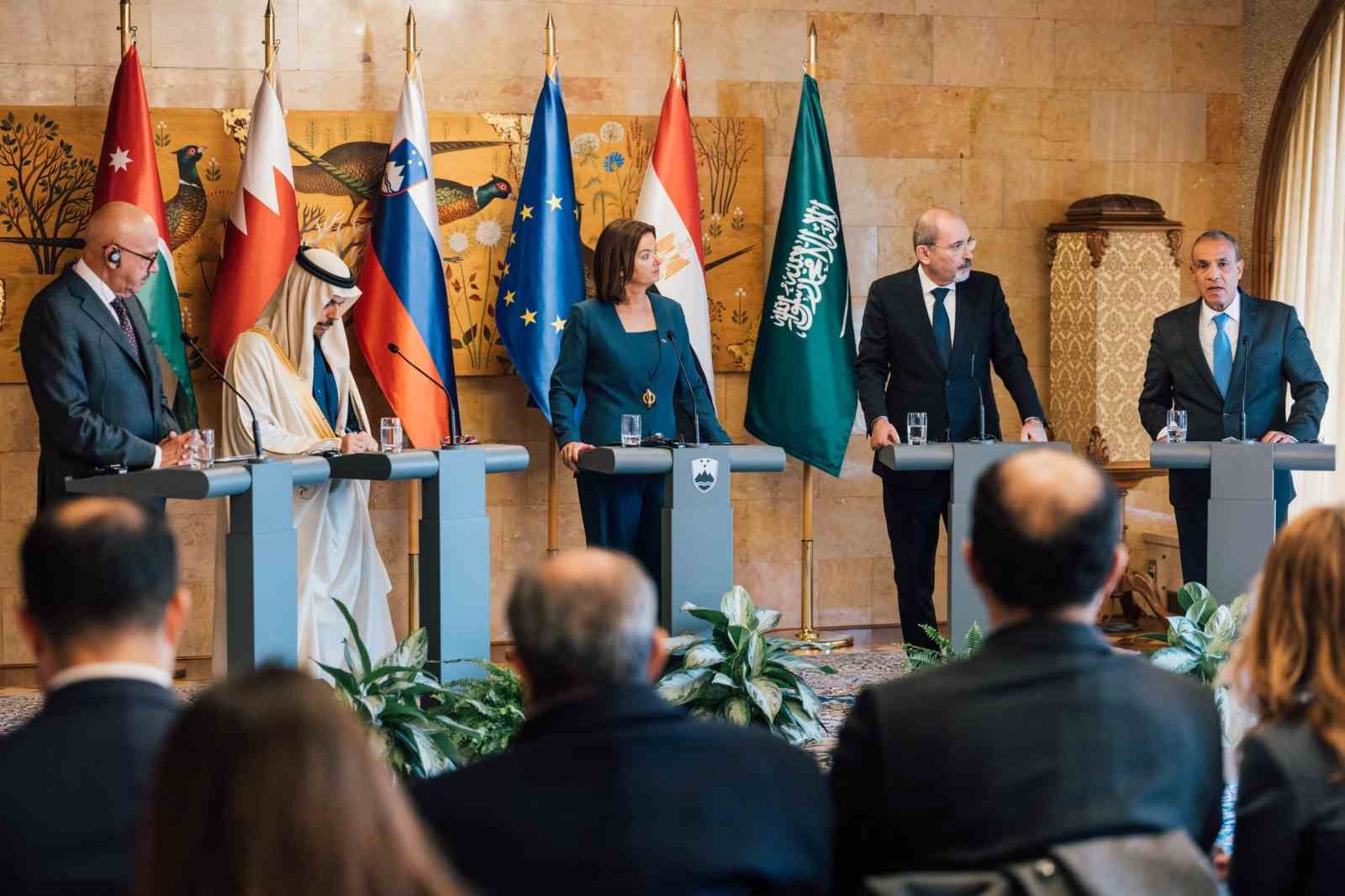 arap islam bakanlar komitesi slovenya disisleri bakani ile gorustu 4 C5y5AJ7s