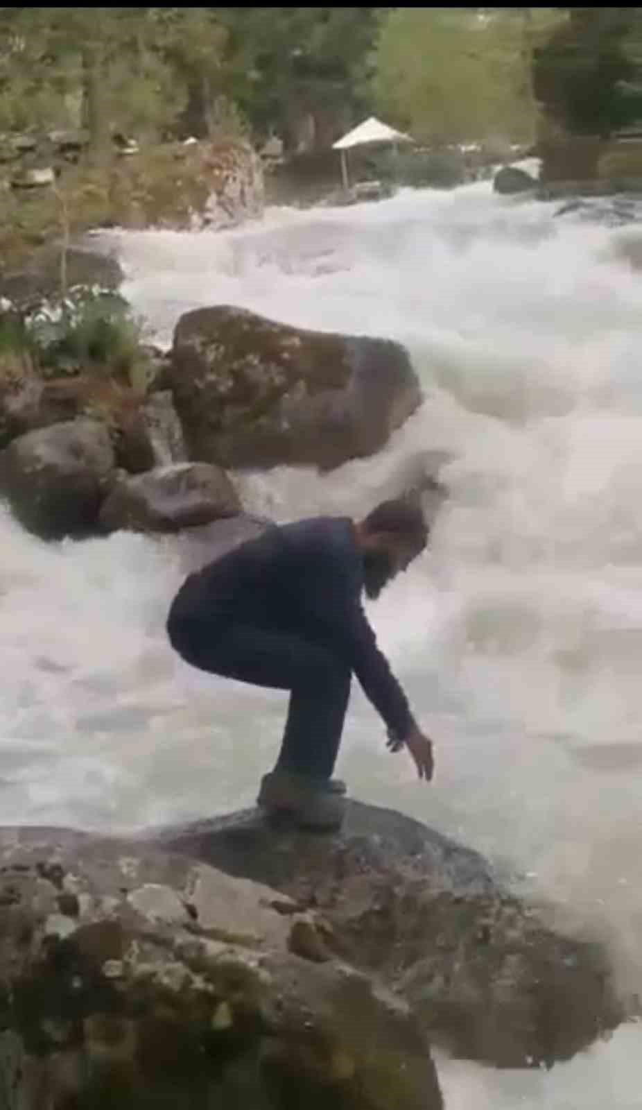 arap turistlerin dere ve gol kenarindaki fotograf cekme meraki tatsiz bitiyor 1 vHHnmpL1
