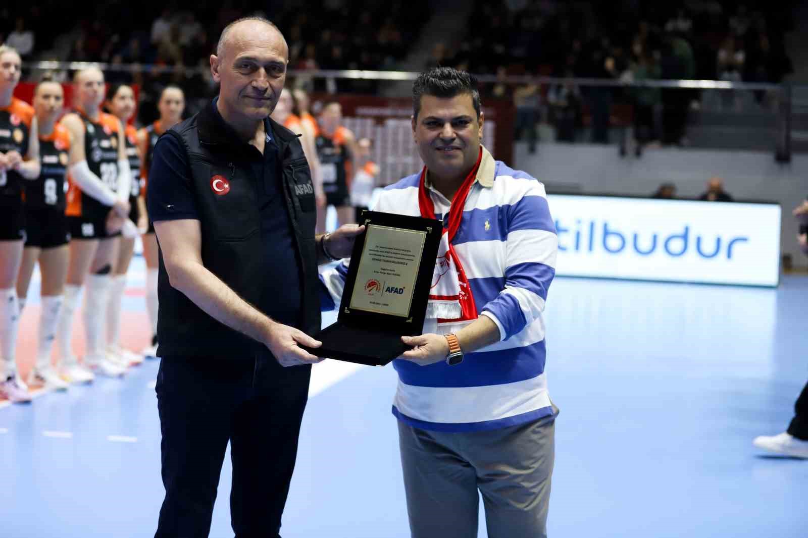 aras kargo spor kulubu 6 subat depremlerinin yil donumunde afad calisanlarini agirladi 1 bfKfj6ss