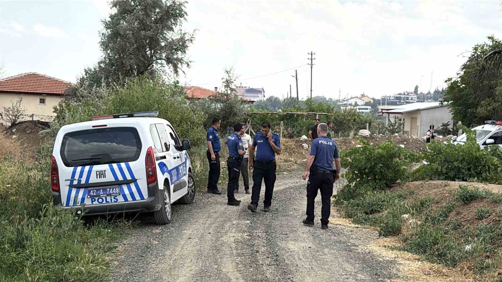 Arazide çıkan yangın evlere sıçramadan söndürüldü 8 arazide cikan yangin evlere sicramadan sonduruldu 4