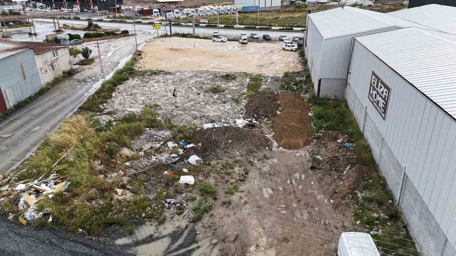 arazisine moloz doken kamyonlari kamerayla yakalayan esnaf yanlislikla doktuk sozleriyle neye ugradigini sasirdi 1 D1b6IzbN