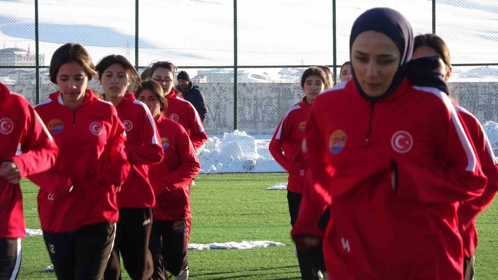 ardahan kura kadin futbol takiminin yeni baskani songul celik oldu 1