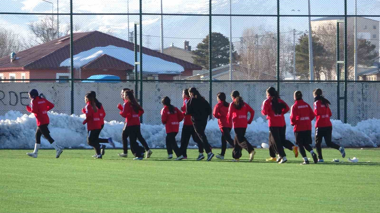 ardahan kura kadin futbol takiminin yeni baskani songul celik oldu 2 DNTdX2nW