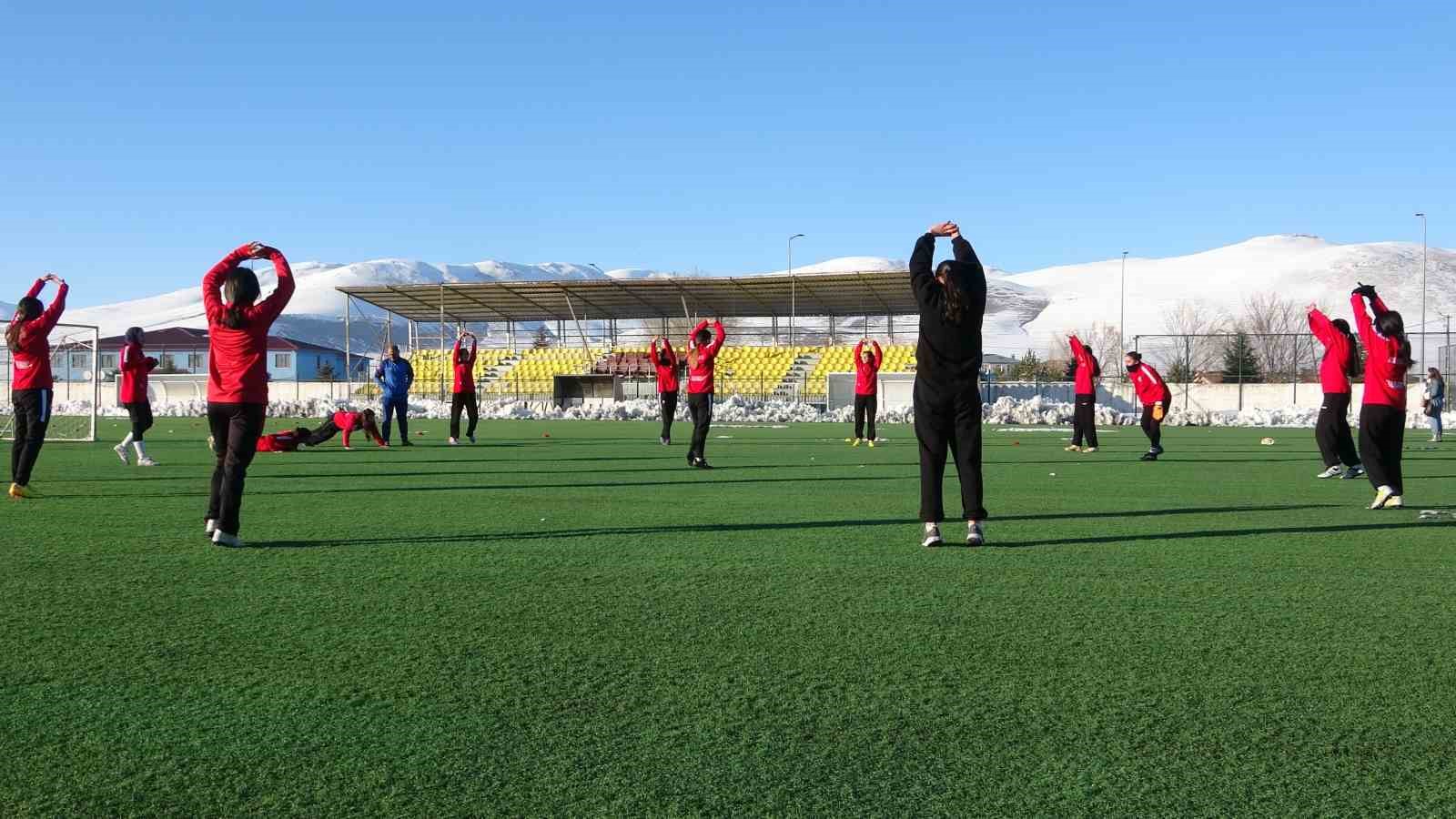 ardahan kura kadin futbol takiminin yeni baskani songul celik oldu 3 Vigha2Le