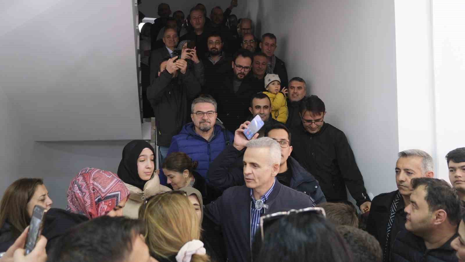 Ardahan’a atanan Vali Mehmet Fatih Çiçekli’yi uğurlama töreninde duygu dolu anlar 7 ardahana atanan vali mehmet fatih cicekliyi ugurlama toreninde duygu dolu anlar 3 SN2eGwXl