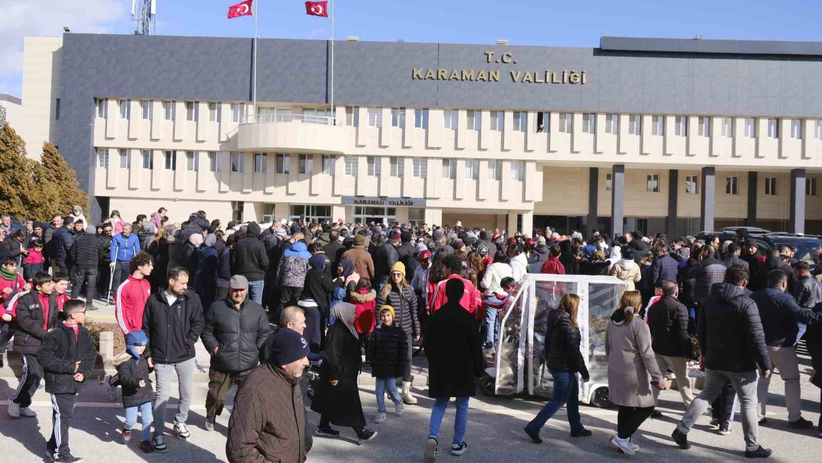 Ardahan’a atanan Vali Mehmet Fatih Çiçekli’yi uğurlama töreninde duygu dolu anlar 8 ardahana atanan vali mehmet fatih cicekliyi ugurlama toreninde duygu dolu anlar 4 2lz6K1a8