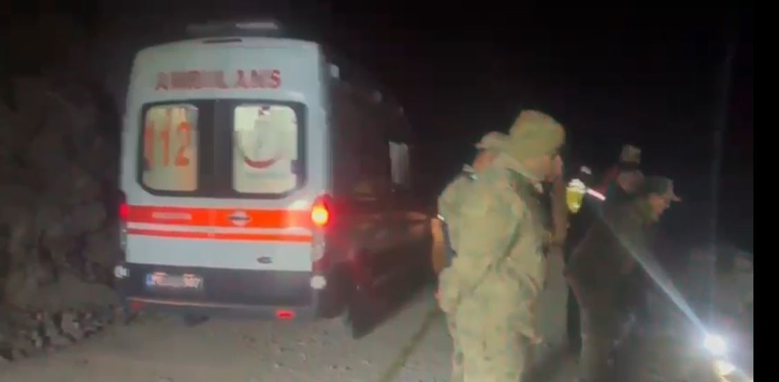 Ardahan’da kamyon devrildi: 1 ölü 4 ardahanda kamyon devrildi 1 olu 0 llDgR7Zh