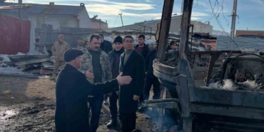ardahanda-korkutan-yangin-traktor-ot-balyalari-ve-10-ton-tahil-kule-dondu-xkGtmOOe.jpg