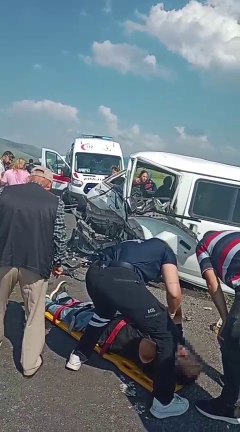 ardahanda otomobiller carpisti 6 yarali 1 srYadZYp
