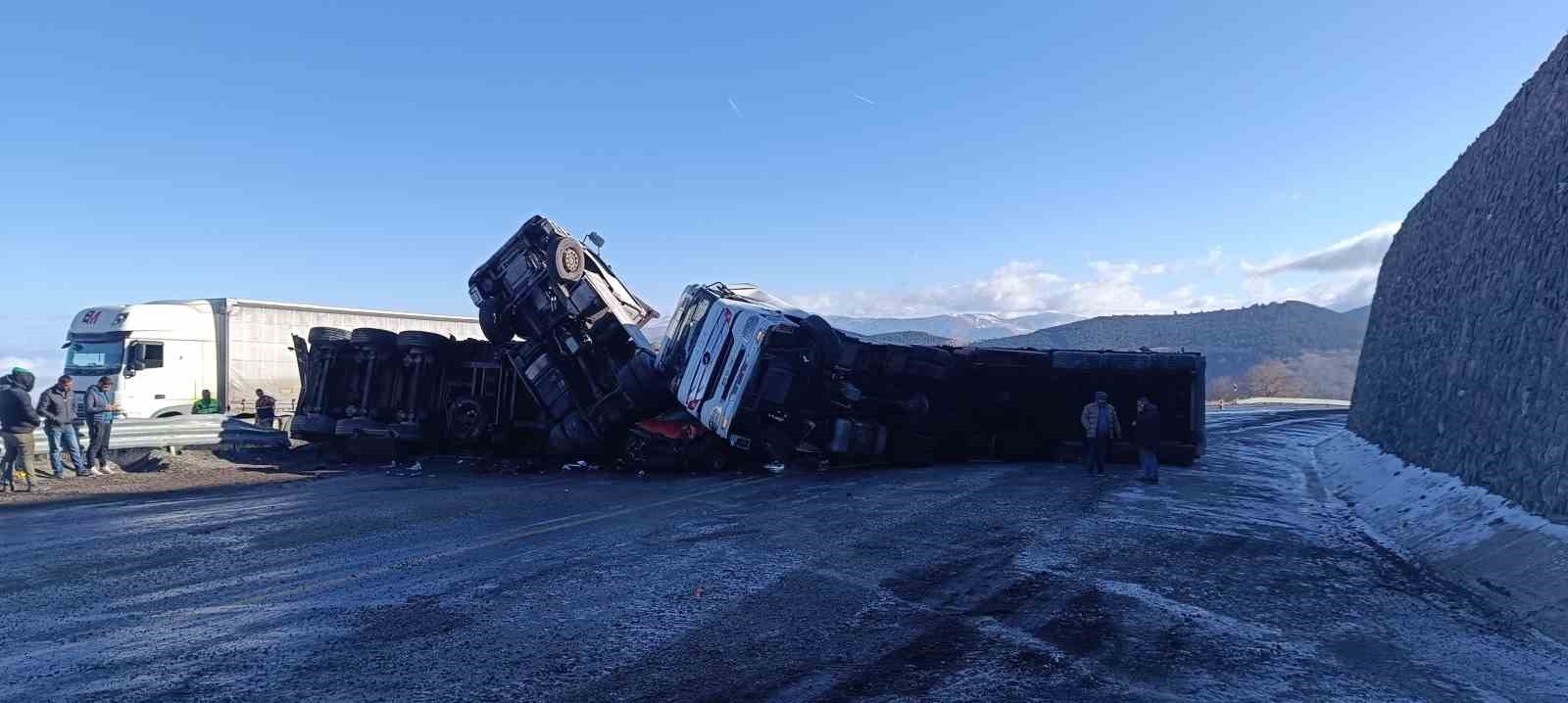Ardahan’da zincirleme kaza 5 ardahanda zincirleme kaza 1 u4bmWZVH