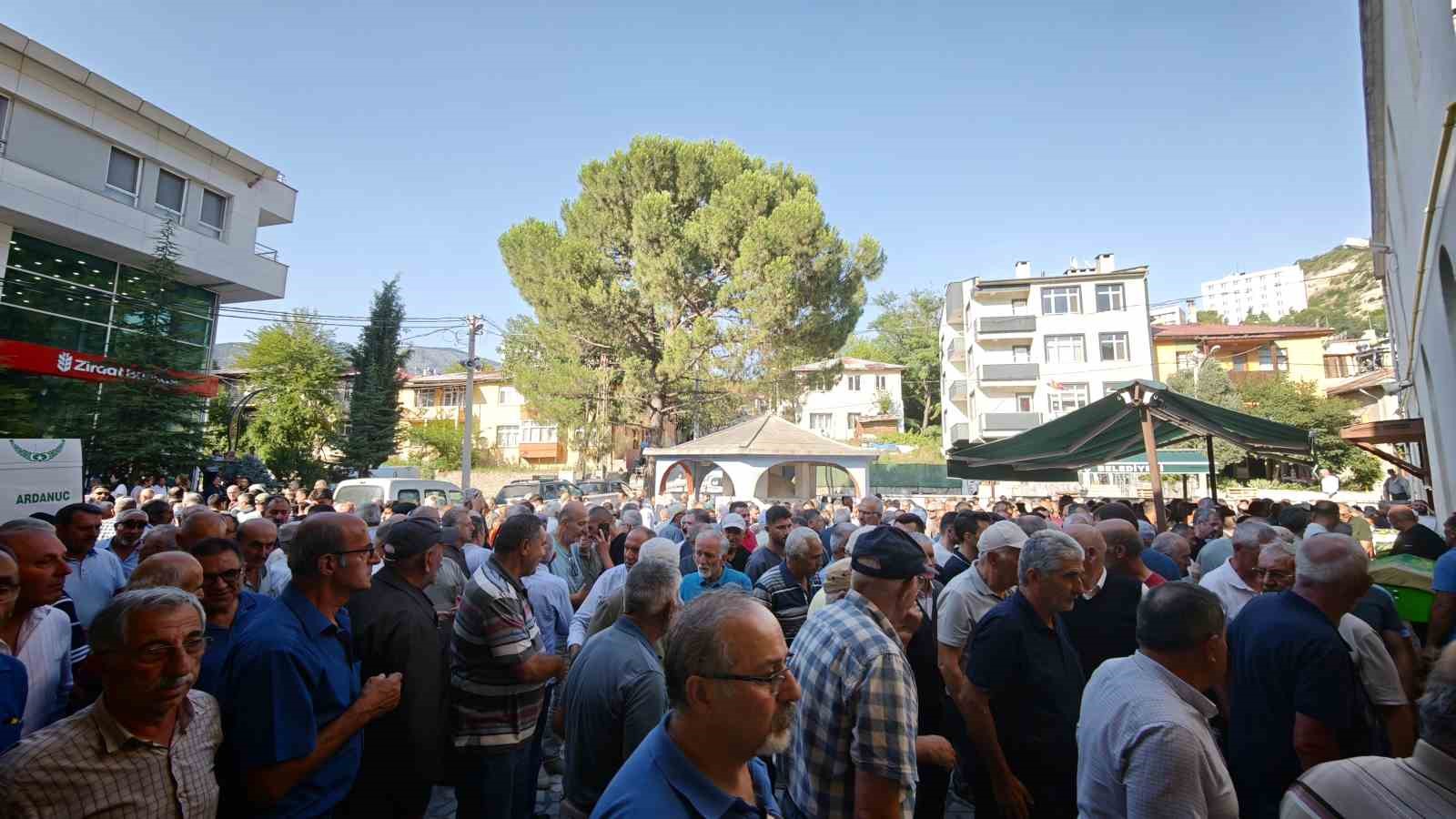ardahandaki feci kazada hayatini kaybeden 4 kisi artvinde topraga verildi 2 HJu6Z38L