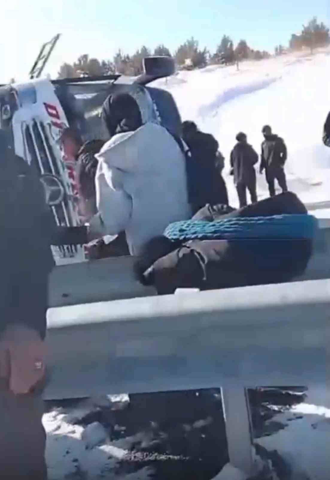 ardahandan gelen yolcu otobusu susuzda devrildi 17 yarali 3 zcaLjDpO