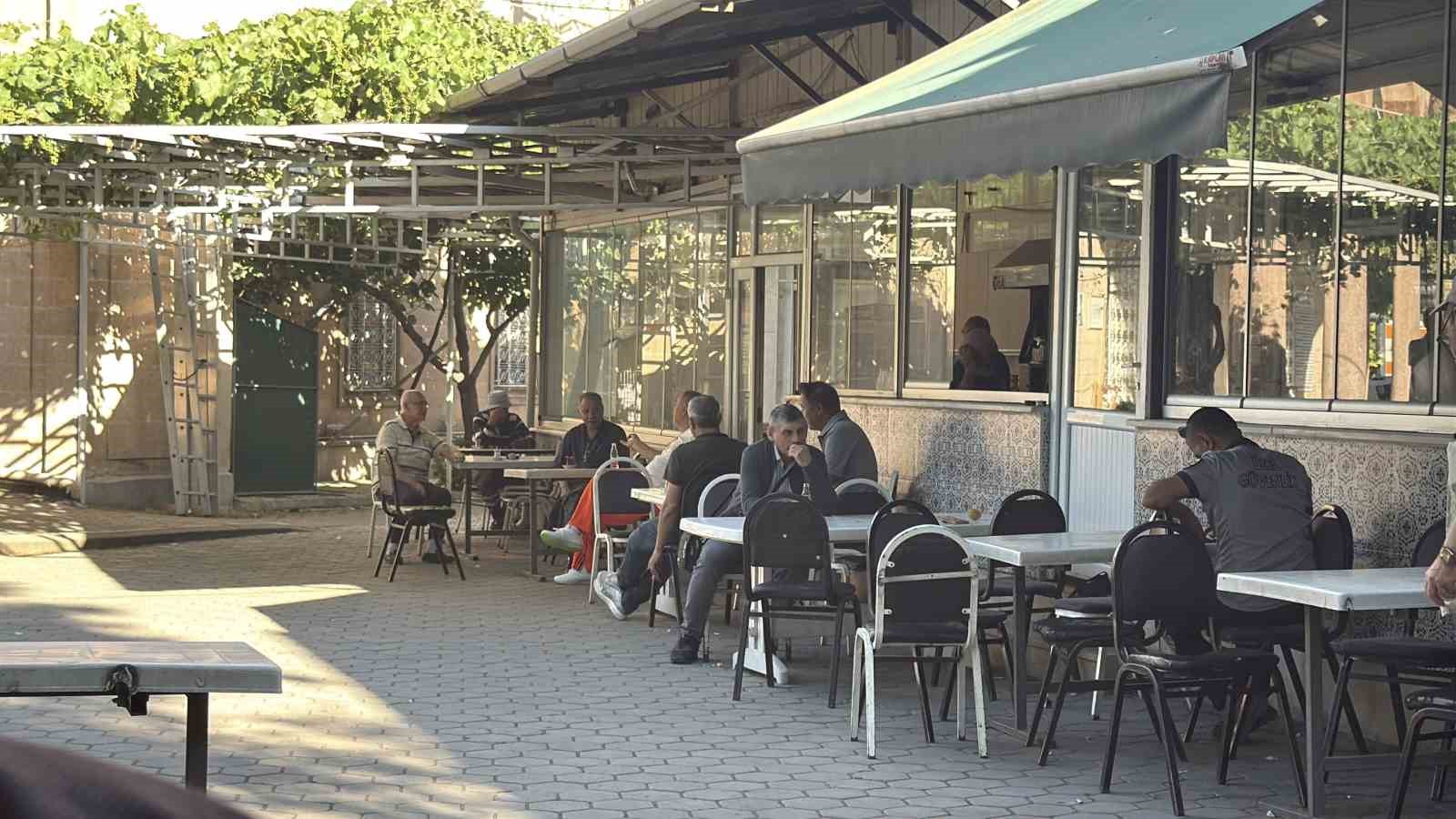 Arda’nın 5 kişiyi bıçakladığı olayın tanıklarından Hüseyin Parlak: "Ben çocukta kabahat bulmuyorum, gençlerin beyinleri yıkanıyor" 5 ardanin 5 kisiyi bicakladigi olayin taniklarindan huseyin parlak ben cocukta kabahat bulmuyorum genclerin beyinleri 8HhwFy7K