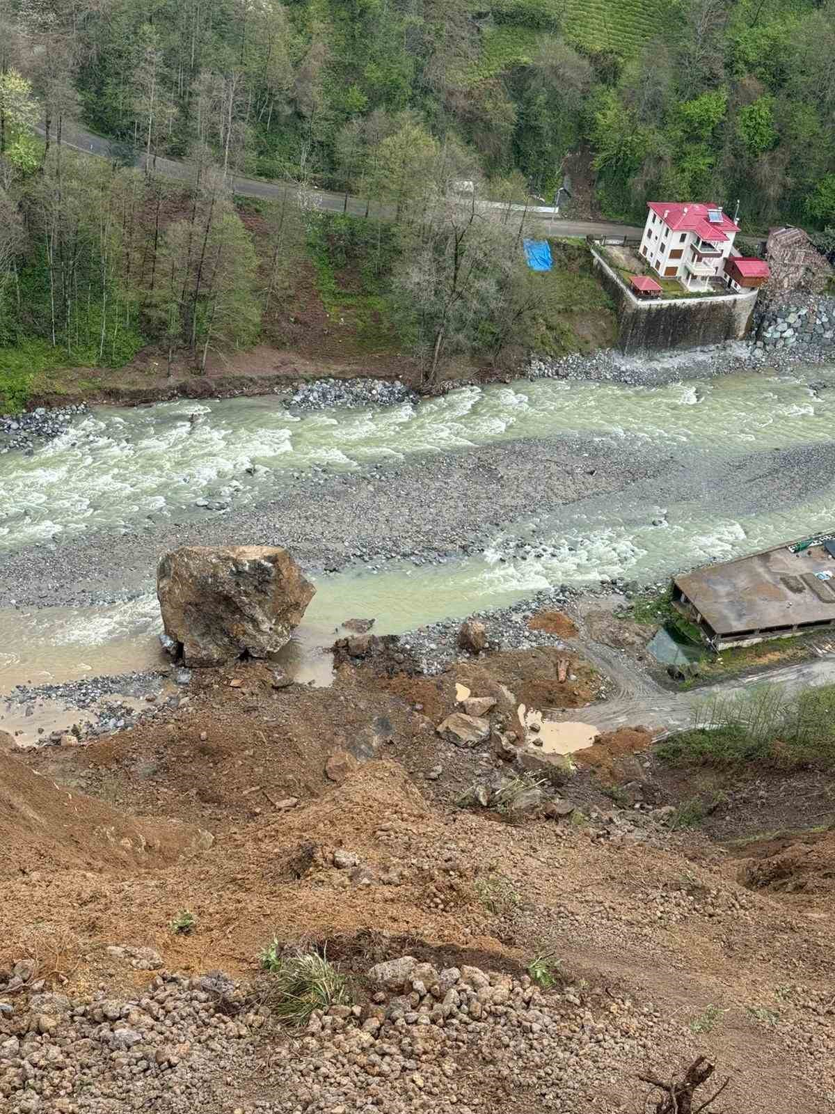 ardesende korkutan heyelan 0 YWptjj8w