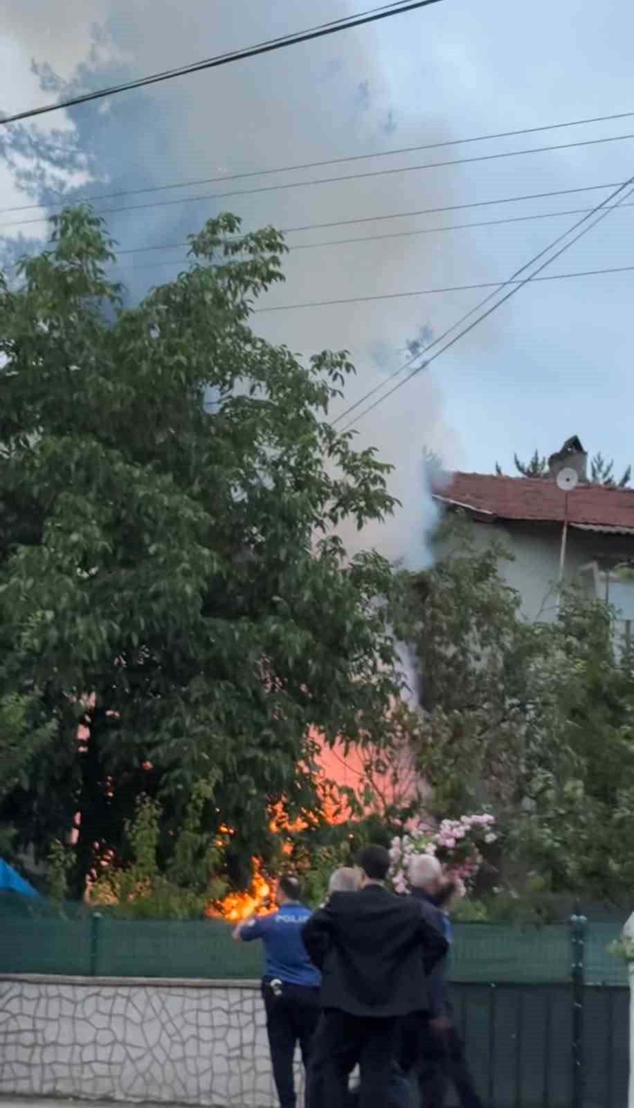 ardiyede cikan yangin evlere sicramadan sonduruldu 4 uQhVhB6n