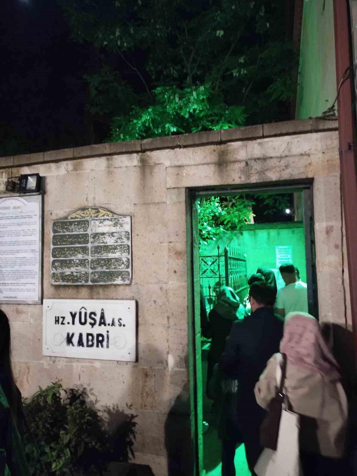 arefe gunu vatandaslar yusa tepesine akin etti 0 elg3weFz