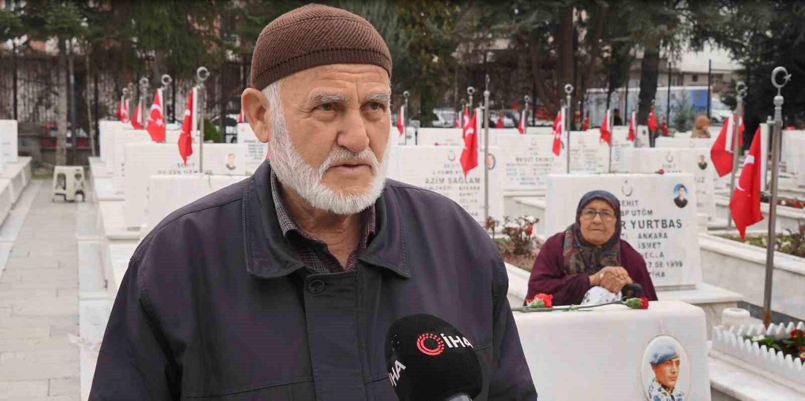 Arefe gününde Cebeci Askeri Şehitliği’ni ziyaret eden aileler şehitlerin kabirleri başında dua etti 17 arefe gununde cebeci askeri sehitligini ziyaret eden aileler sehitlerin kabirleri basinda dua etti 13 wqdJL69j