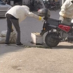 arilar-motosiklette-ogul-verdi-WDykQ1eR.jpg