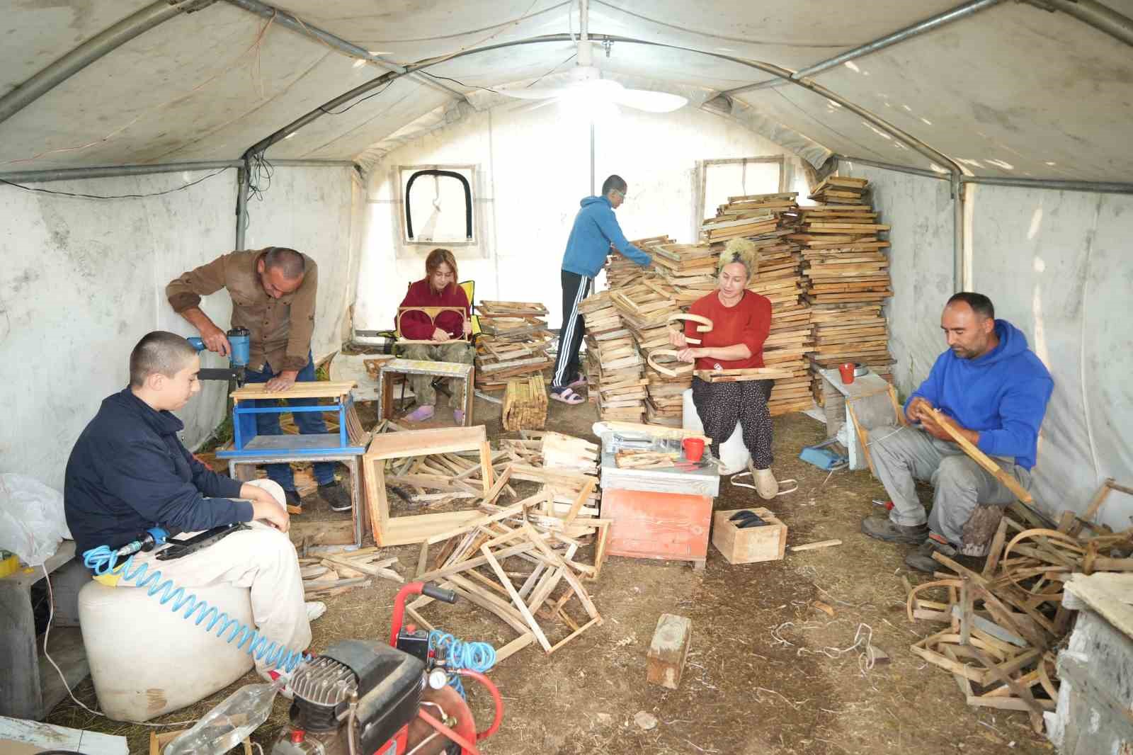 arilarin izinde bir omur karavan destegi gezgin arici aileye nefes oldu 4 d4KyQlJz