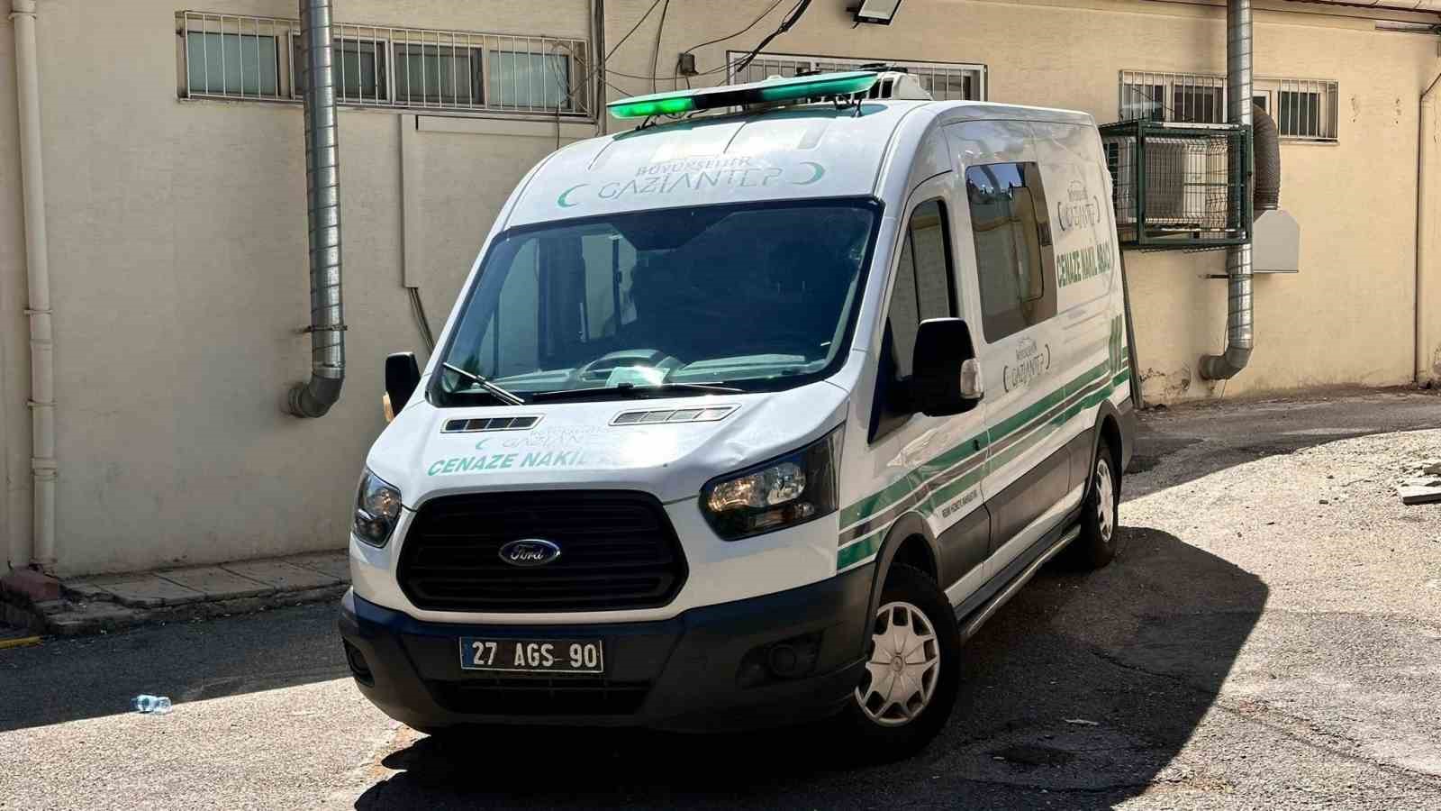 arizalanan araca yardim etmek isteyen genc baska bir aracin carpmasi sonucu oldu 0 4P5p7zPQ