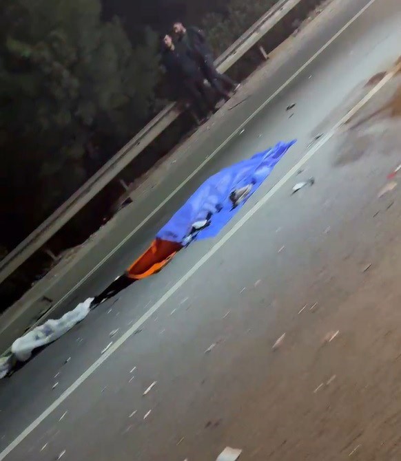 arizalanan araca yardim etmek isteyen genc baska bir aracin carpmasi sonucu oldu 1 7U5VR8W7