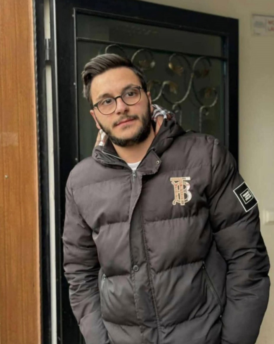 arizalanan araca yardim etmek isteyen genc baska bir aracin carpmasi sonucu oldu 2 wGshbca4