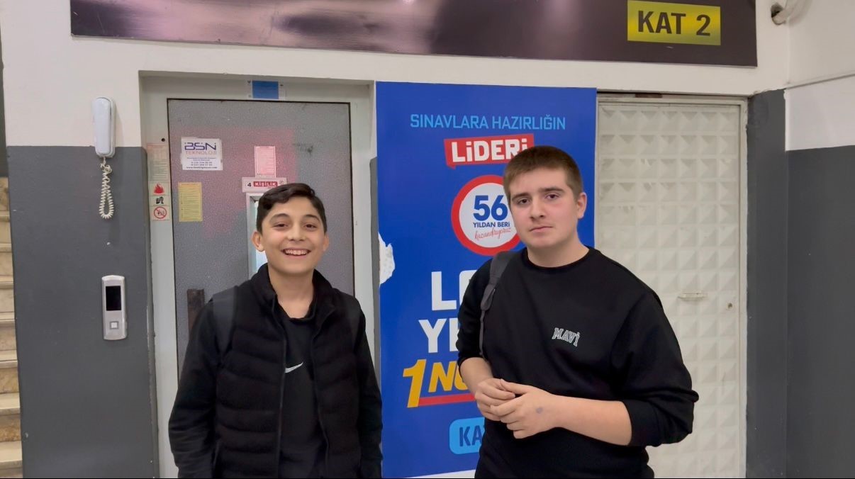arizalanan asansorde 45 dakika mahsur kaldilar 2 ogrenciyi itfaiye kurtardi 3 1PEfEc7q