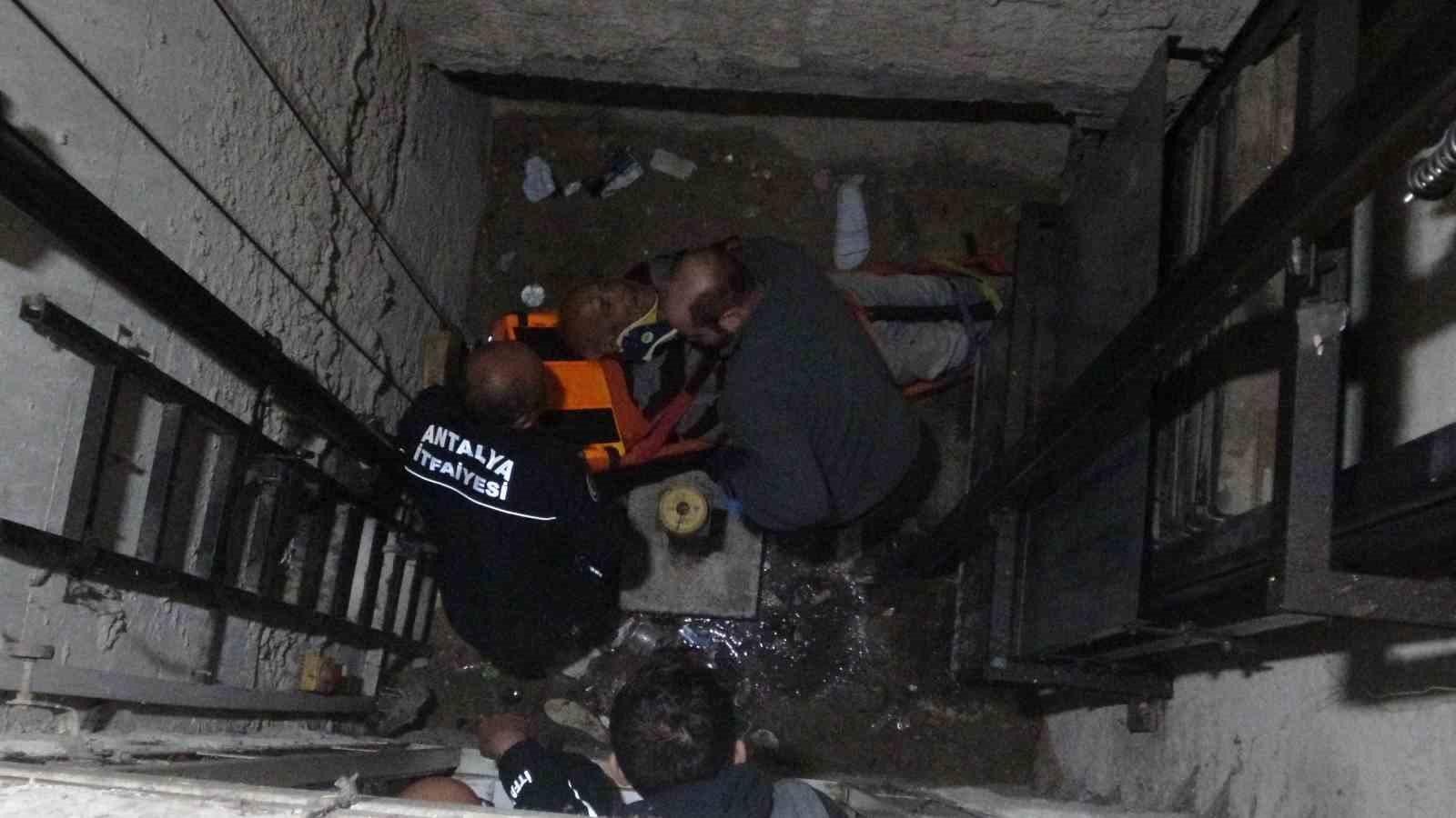 arizalanan asansoru kontrol etmek isterken asansor bosluguna dustu 4 mdK1Uw4c