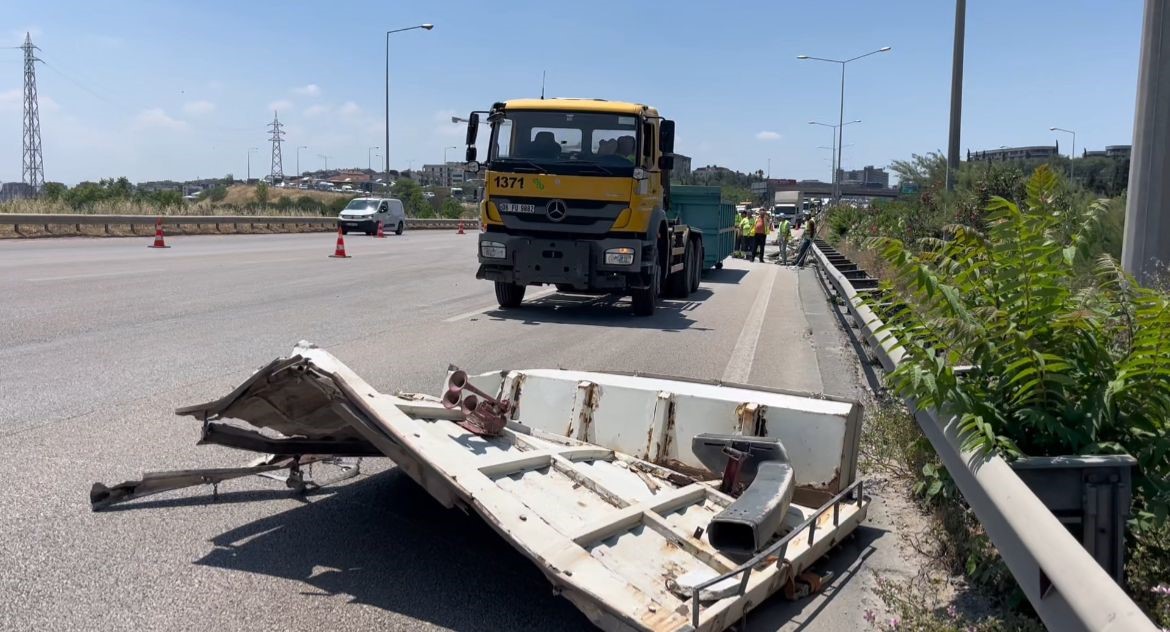 arizalanan kamyona carpan tirin surucusu hayatini kaybetti 2 Kppd5rqP