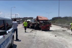 arizalanan-kamyona-carpan-tirin-surucusu-hayatini-kaybetti-s9LBIHe9.jpg