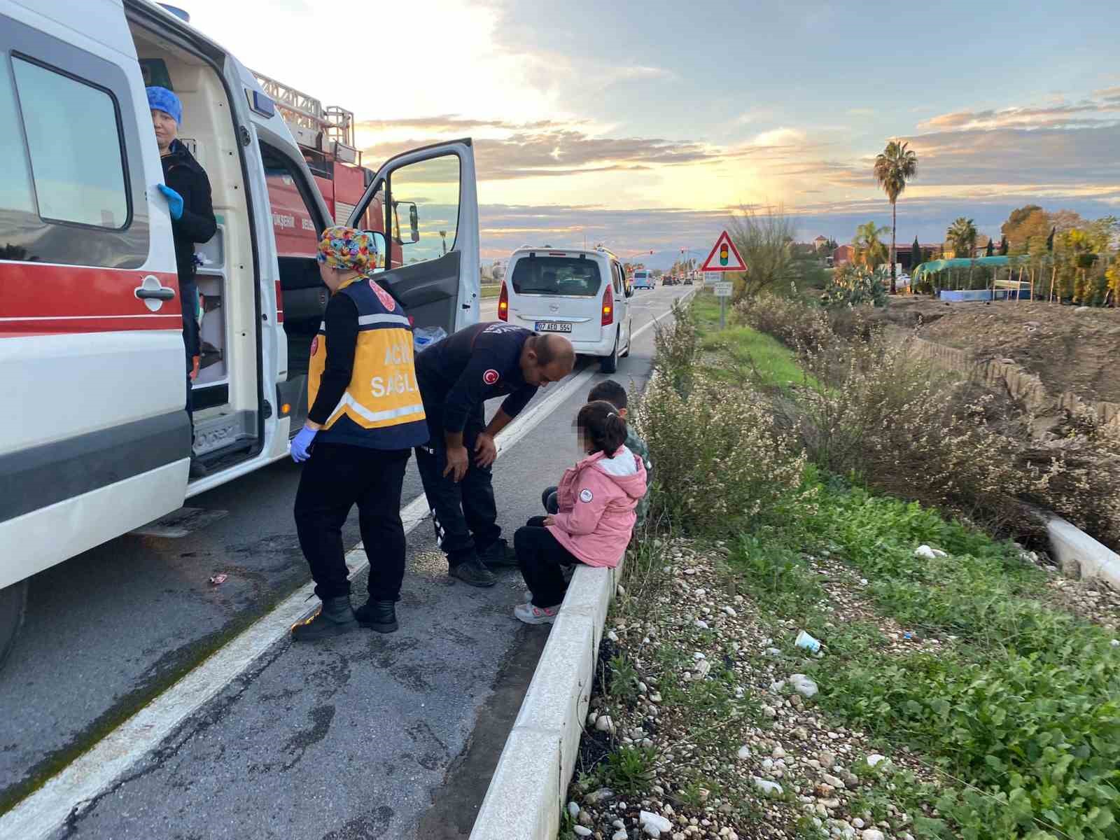 arizalanan park halindeki otomobile hafif ticari arac carpti 2 yarali 4