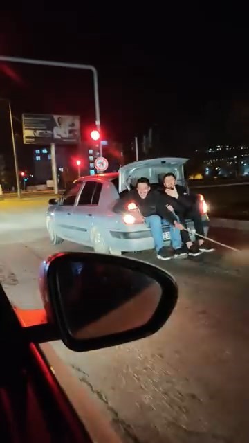 Arızalanan TOFAŞ’ı iple çektiler 4 arizalanan tofasi iple cektiler 0 nNwN9Qt8