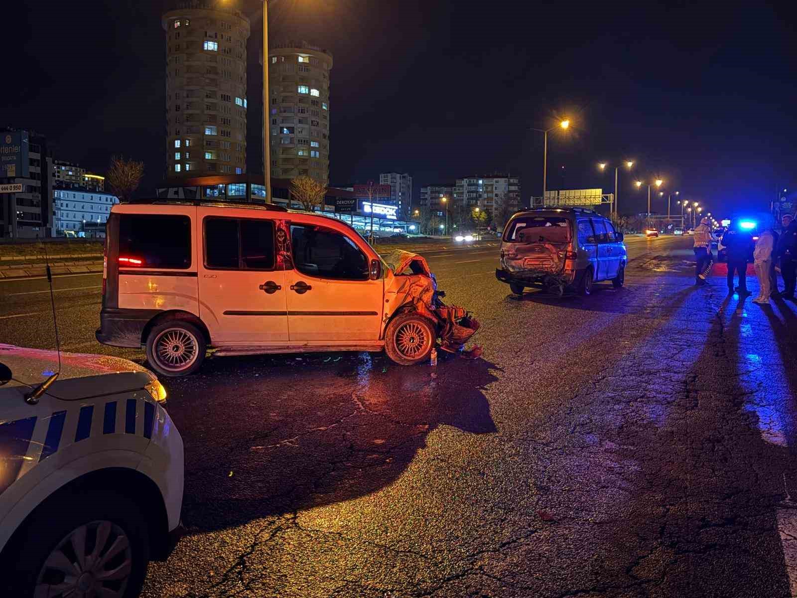 arizali minibuse carpan aracta 7 aylik bebek dahil 6 yarali 1 mLwjErDk