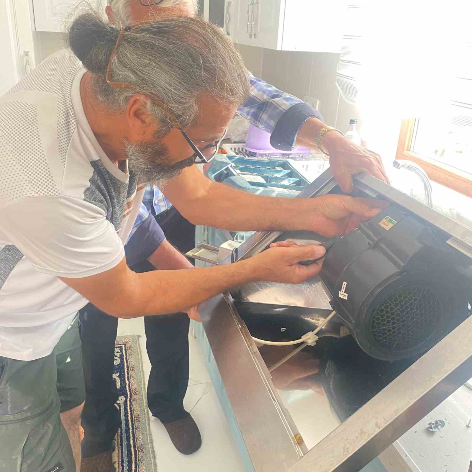 Arızanın nedeni şoke etti: Aspiratörün pervanesinde kuş bulundu 5 arizanin nedeni soke etti aspiratorun pervanesinde kus bulundu 1 hkfBkeXM