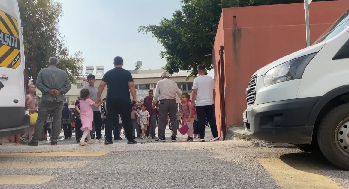 Arka arkaya 2 kez ölümden dönen 7 yaşındaki öğrenciyi öğretmenlerinin Hemlich manevrası hayata tutundurdu 5 arka arkaya 2 kez olumden donen 7 yasindaki ogrenciyi ogretmenlerinin hemlich manevrasi hayata tutundurdu aYrzBlu4