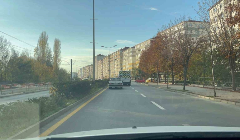 arka-cama-yakisir-yasima-yanlislarim-yazdi-caddeyi-egzozuyla-rahatsiz-etti-H7Q6OiPX.jpg