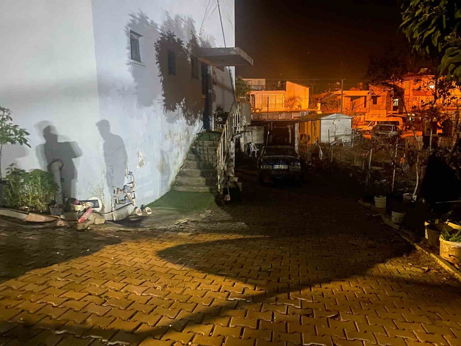 arkadasina selam vermek icin bastigi kornadan ses cikmayinca calindigini fark etti 3 bktNnXbL