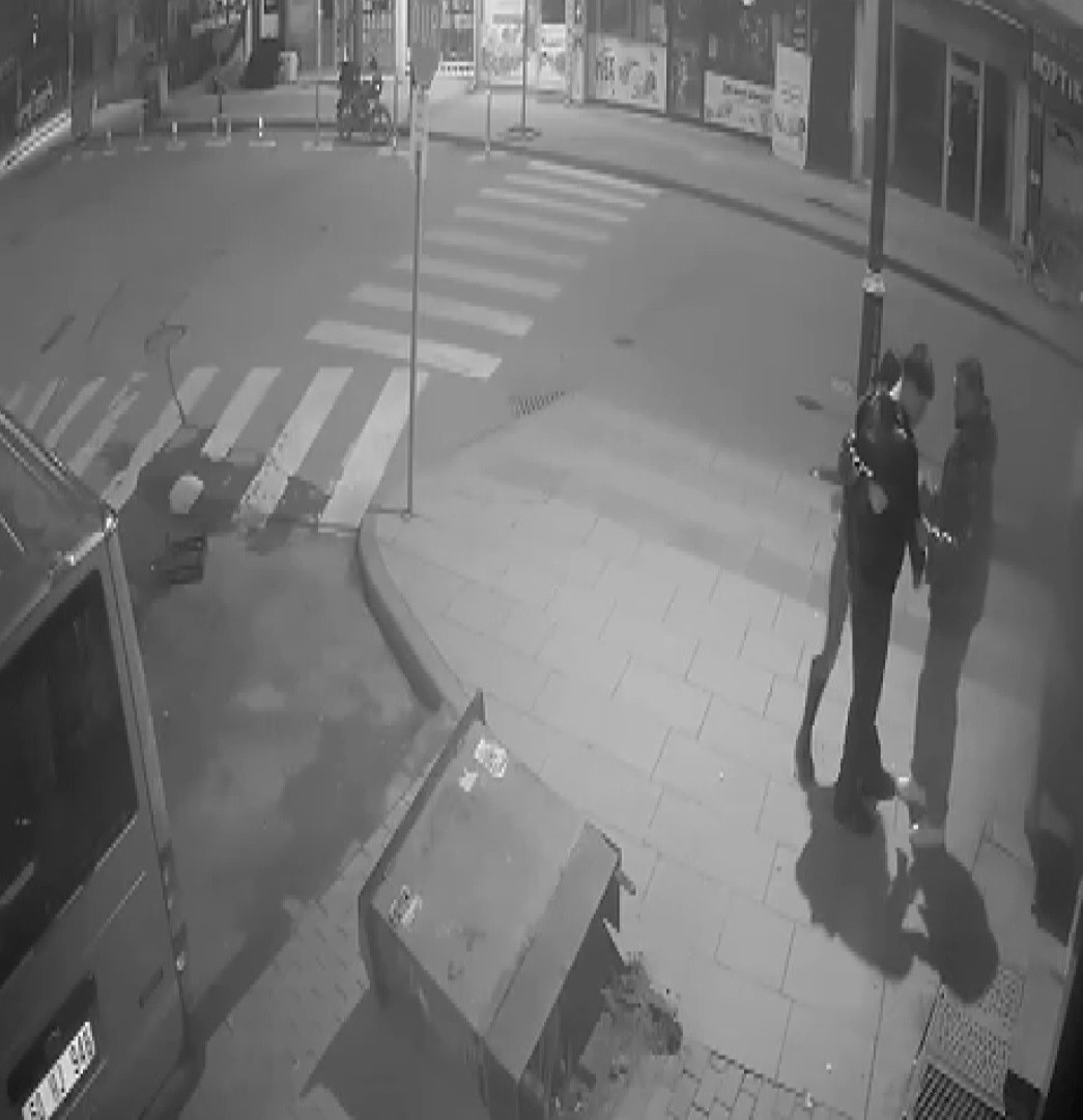 arkadasina sinirlendi hirsini elektrik panosuna saldirarak aldi 6 mcOWcKJf