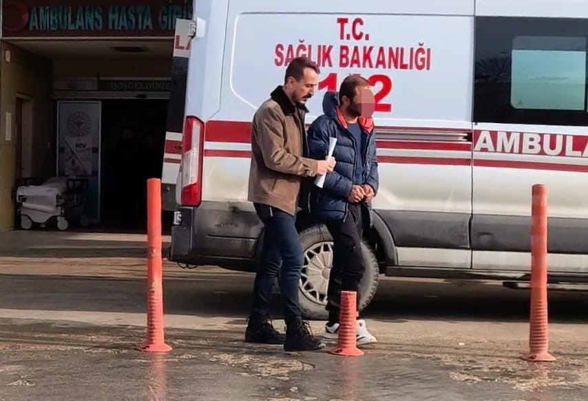 arkadasini dizinden vuran supheli saklandigi evde yakalandi 0 QScgM5Ts