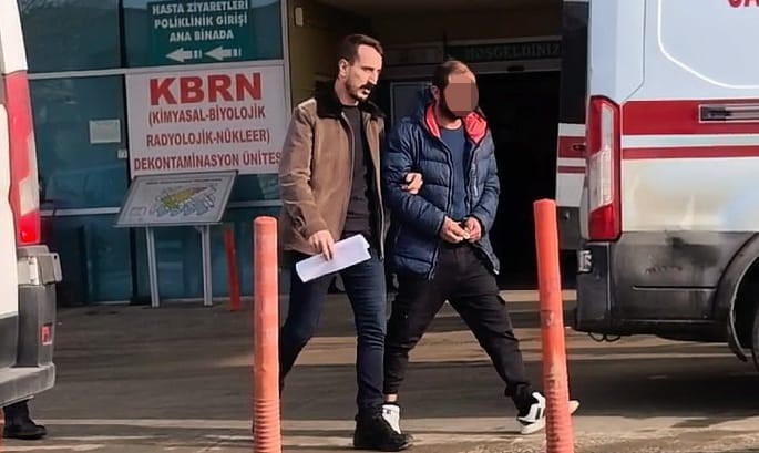arkadasini dizinden vuran supheli saklandigi evde yakalandi 2