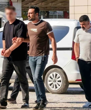 arkadasini-silahla-tehdit-edip-kendi-borcunu-odetti-ui9vqXn1.jpg