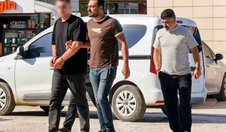 arkadasini-silahla-tehdit-edip-kendi-borcunu-odetti-ui9vqXn1.jpg