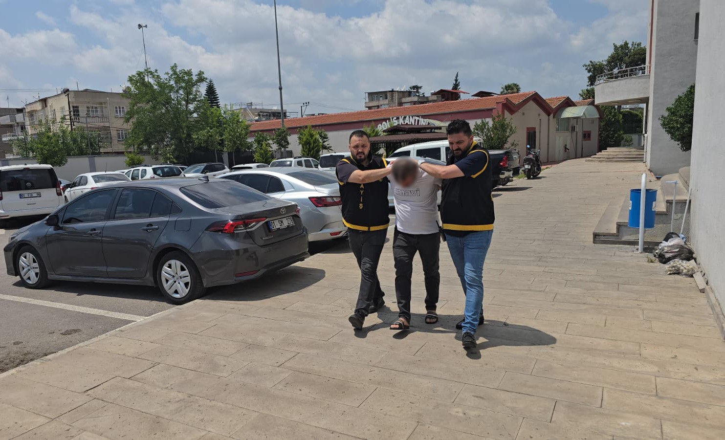 arkadasinin 12 yasindaki cocuguna yankesicilik yaptirdi 0 cpNep6Gy
