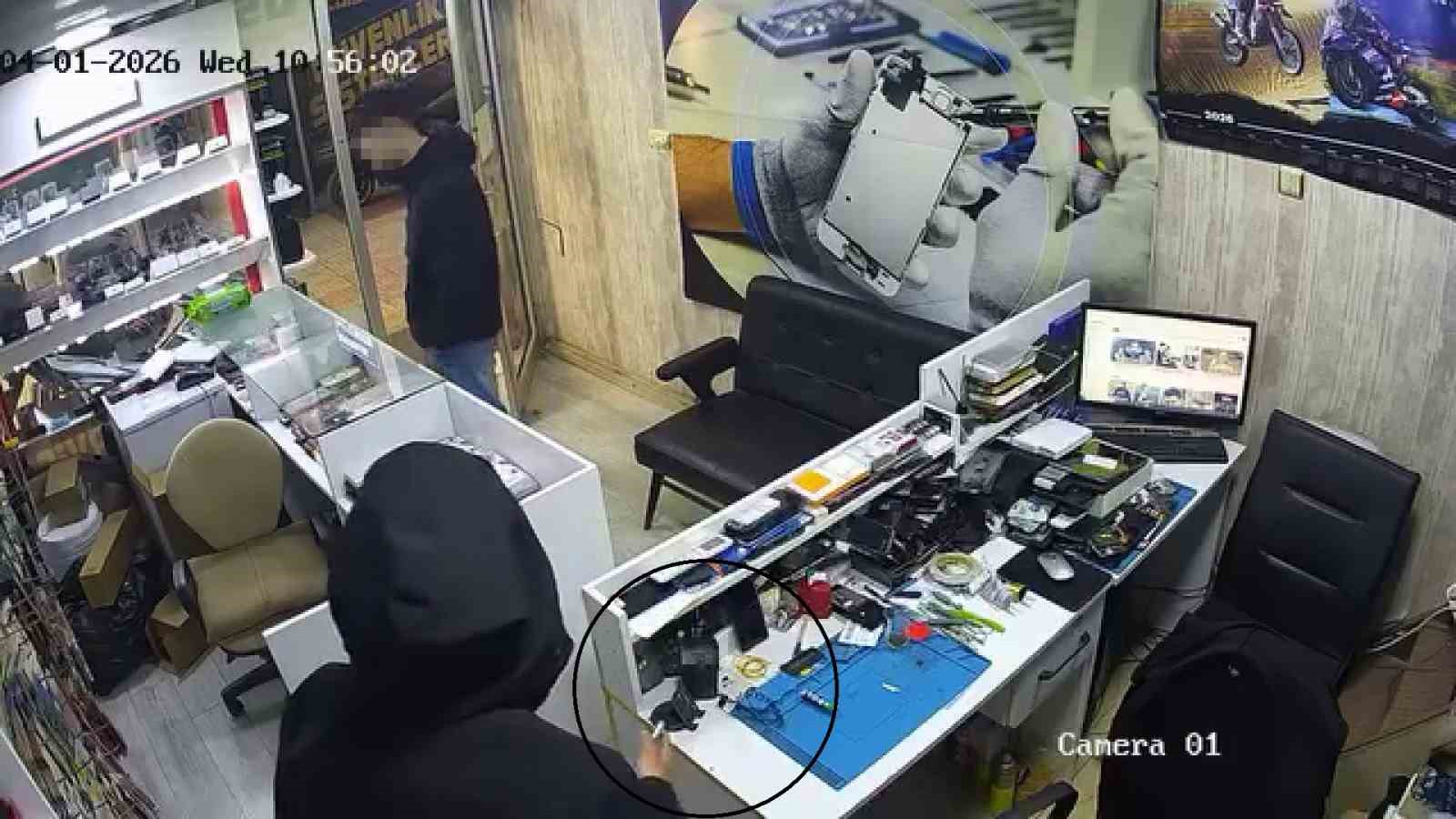 arkadasinin kamera var demesine aldiris etmeyen hirsiz telefonu caldi 0